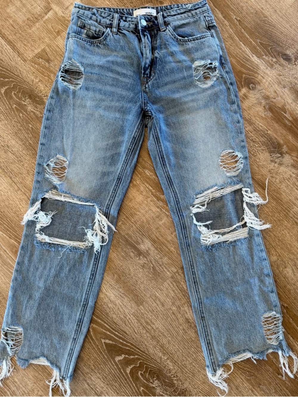 Vervet Distressed Jeans